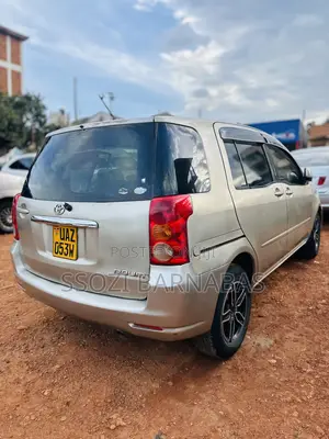 Toyota Raum 2003