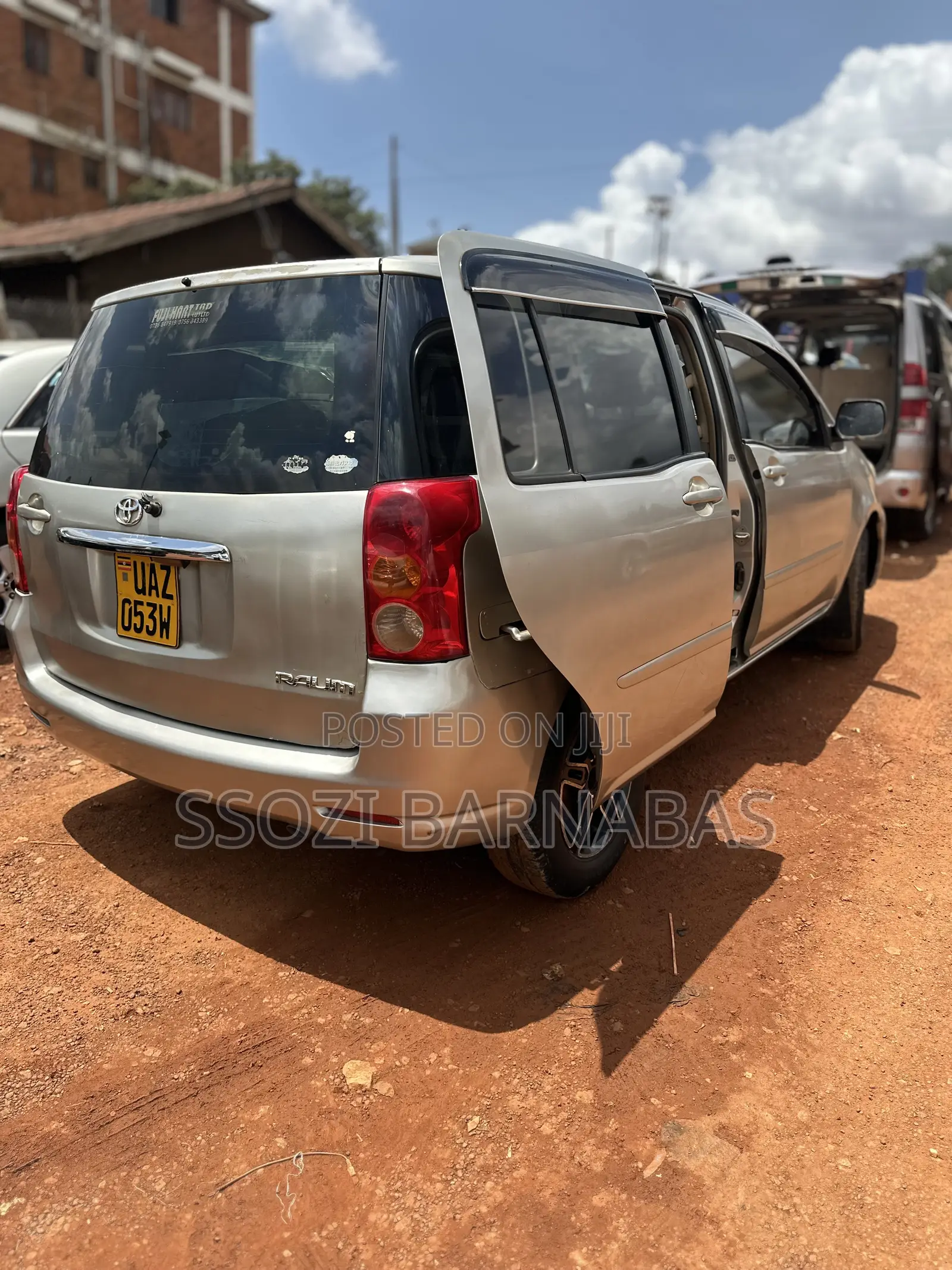 Toyota Raum 2003