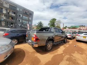 Toyota Hilux 2017 Gray