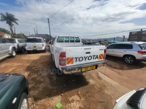 Toyota Hilux 2008 White
