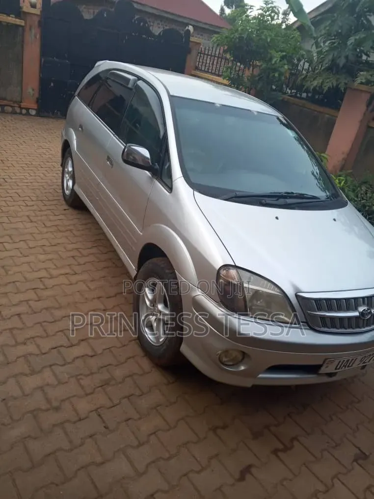 Toyota Nadia 2.0 135hp AWD 1999 Silver