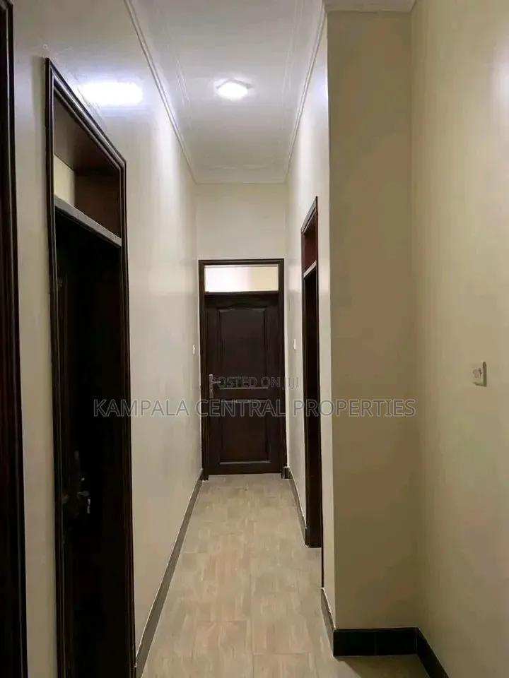 5bdrm Bungalow in Naalya, Central Division for rent