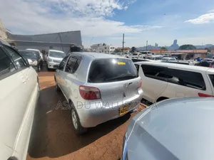 Toyota Vitz 1999 Silver