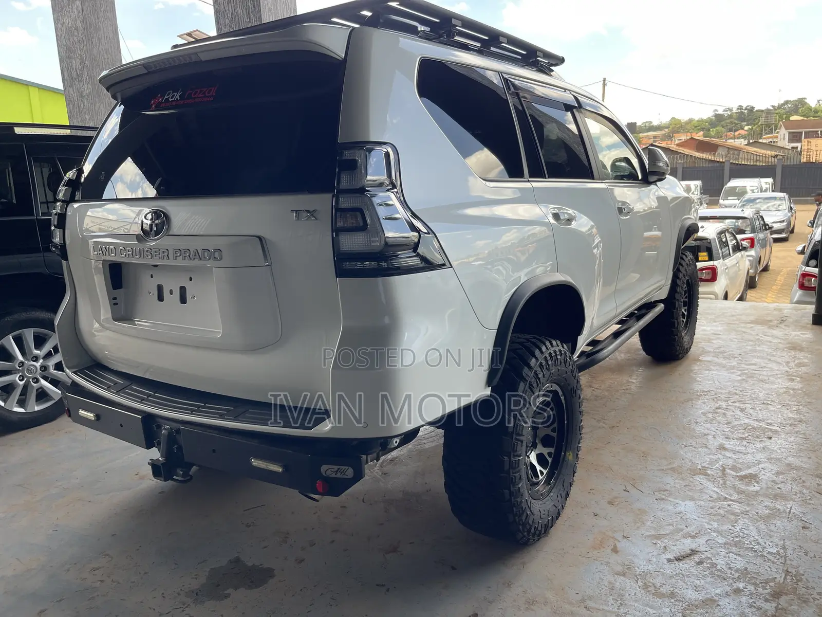 Toyota Land Cruiser Prado 2017 White