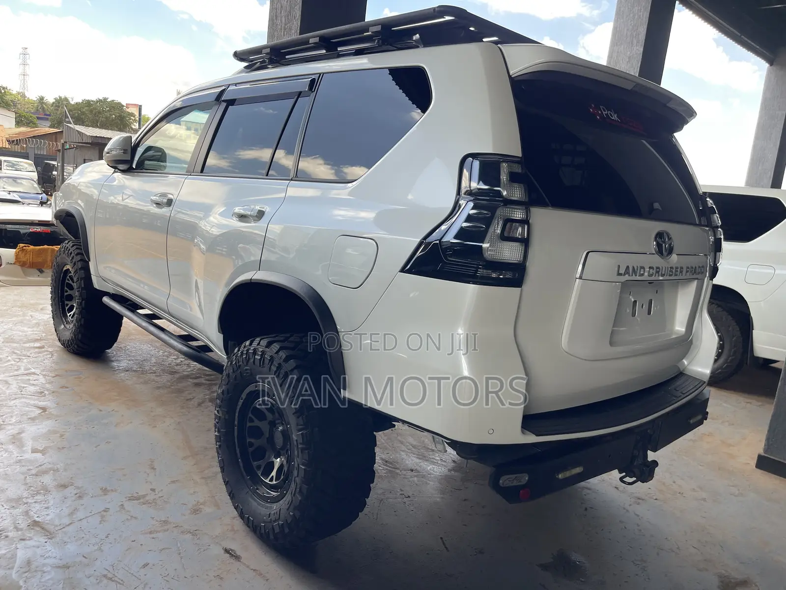 Toyota Land Cruiser Prado 2017 White