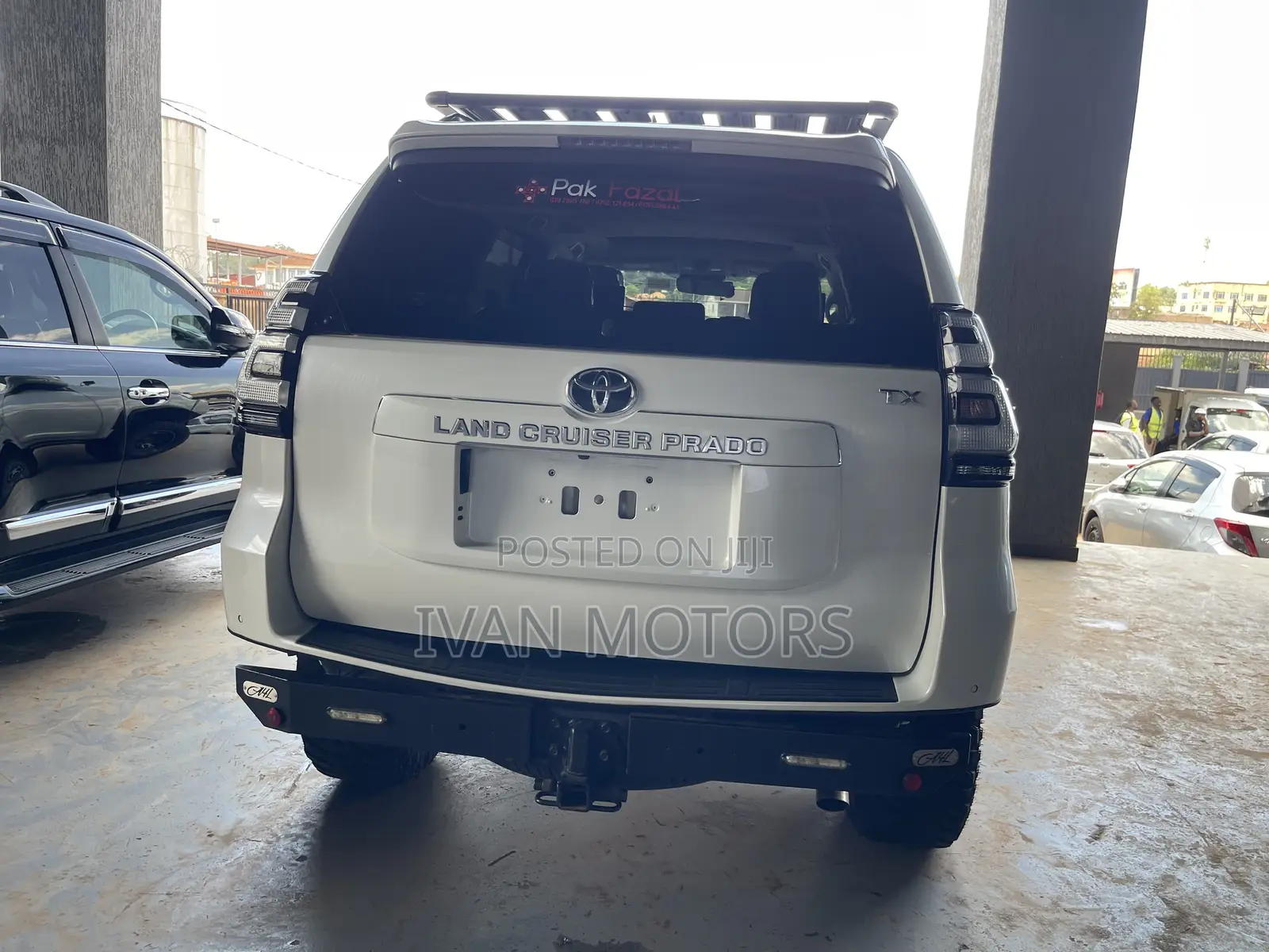 Toyota Land Cruiser Prado 2017 White