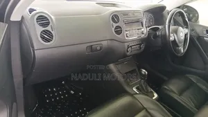 Volkswagen Tiguan 2010 Black