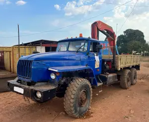 Truck Off Road (6x6) and Crane: