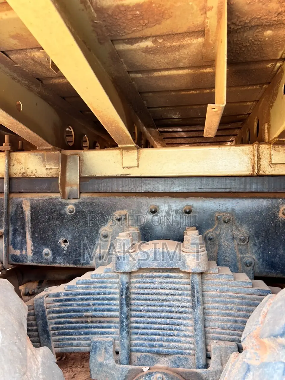 Truck Off Road (6x6) and Crane:
