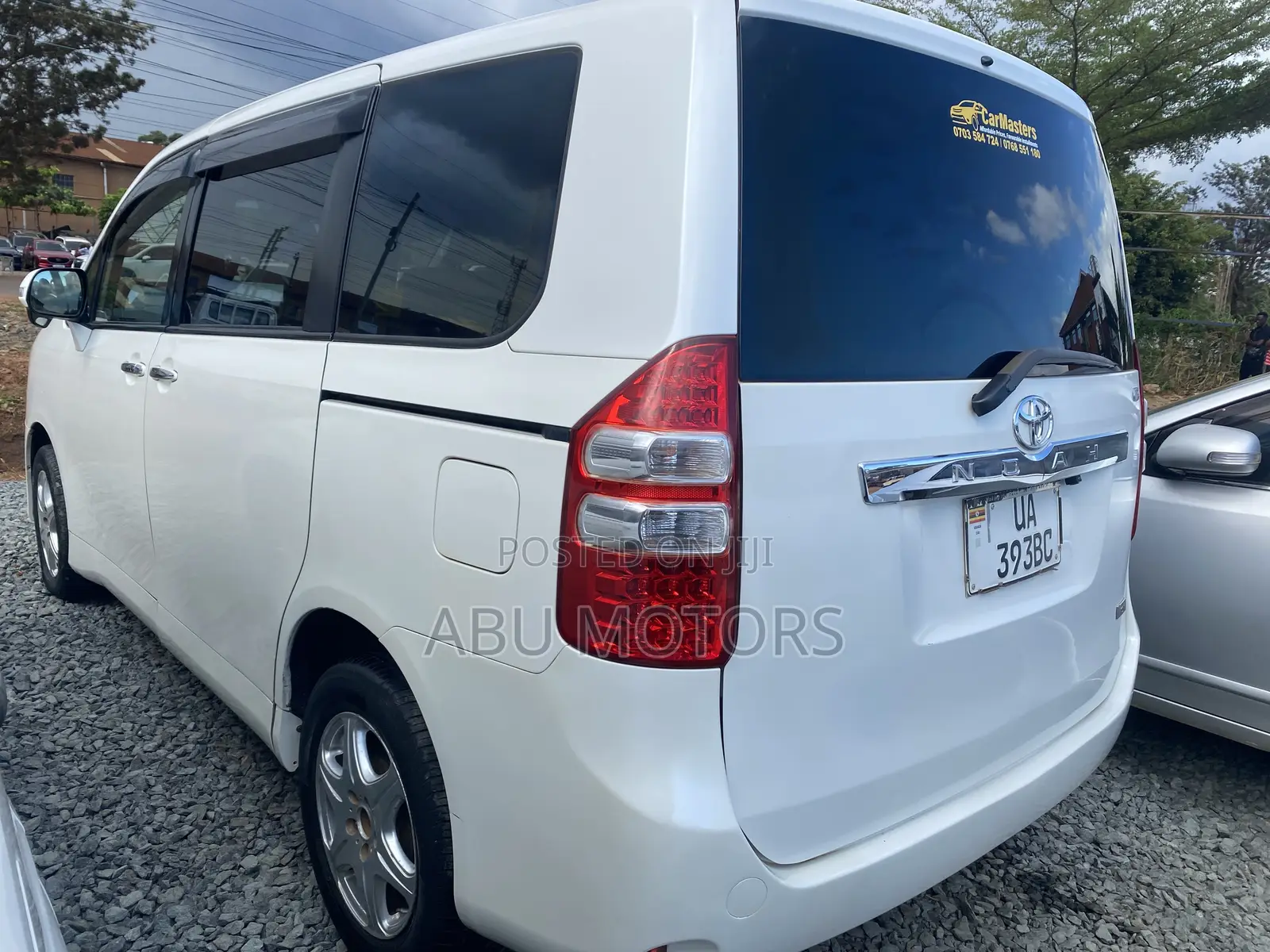 Toyota Noah 2011 White