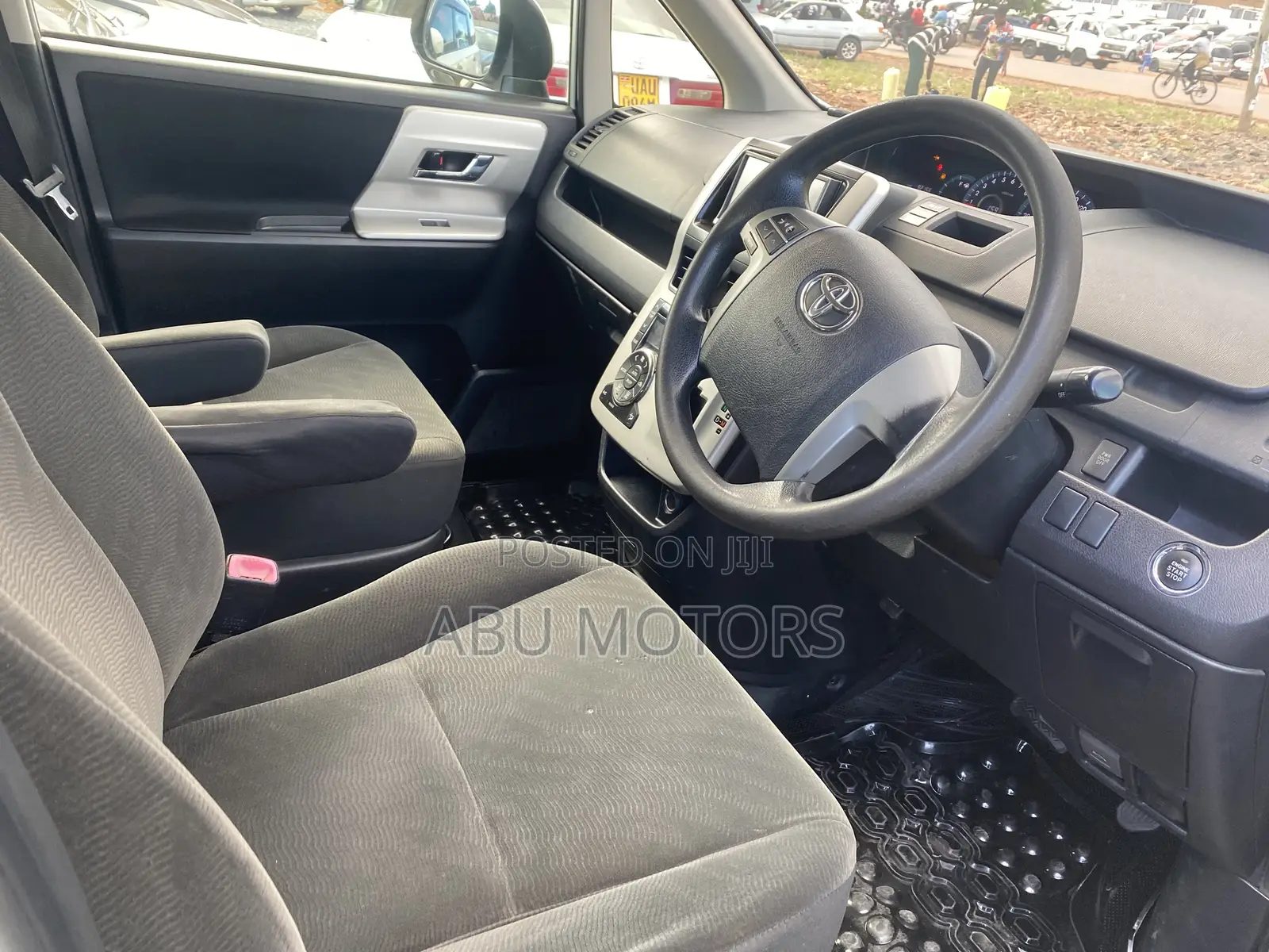 Toyota Noah 2011 White