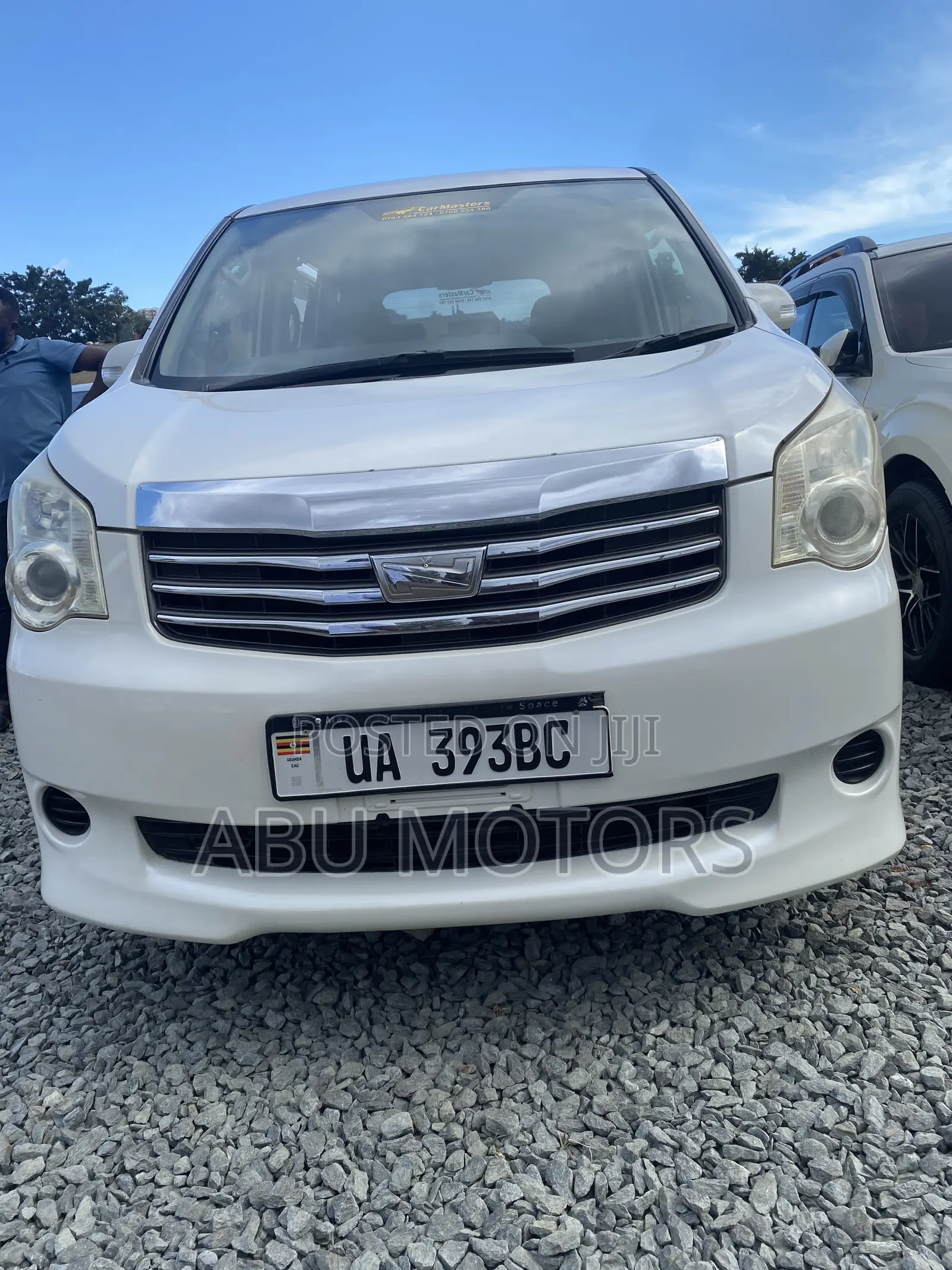 Toyota Noah 2011 White