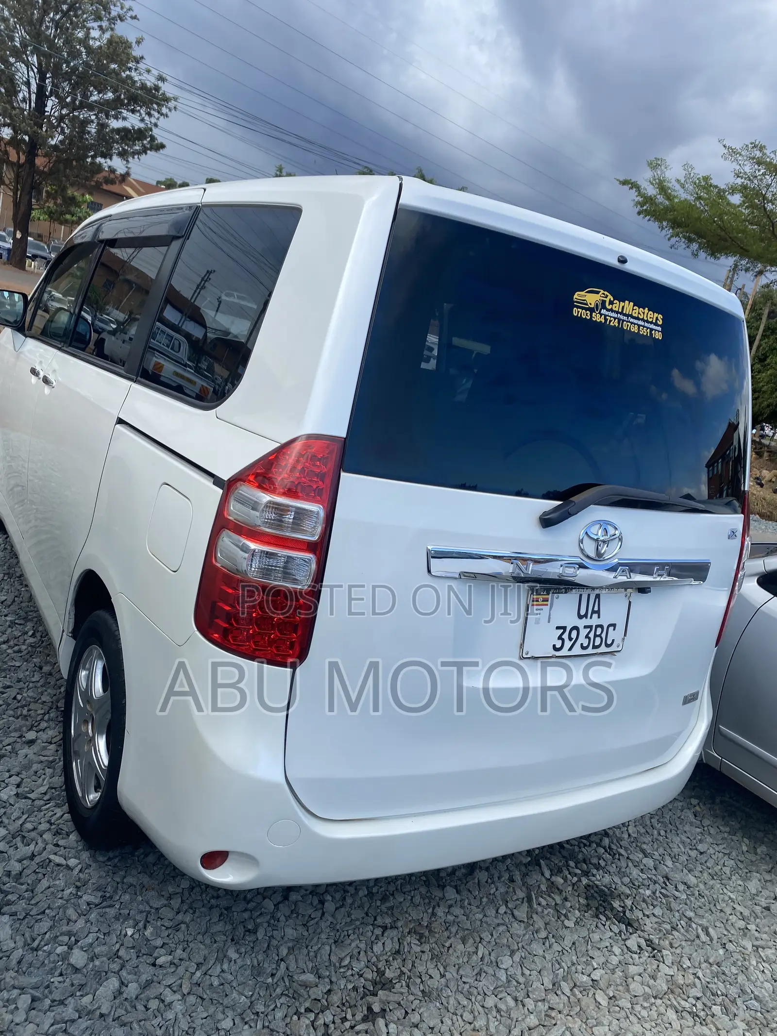 Toyota Noah 2011 White