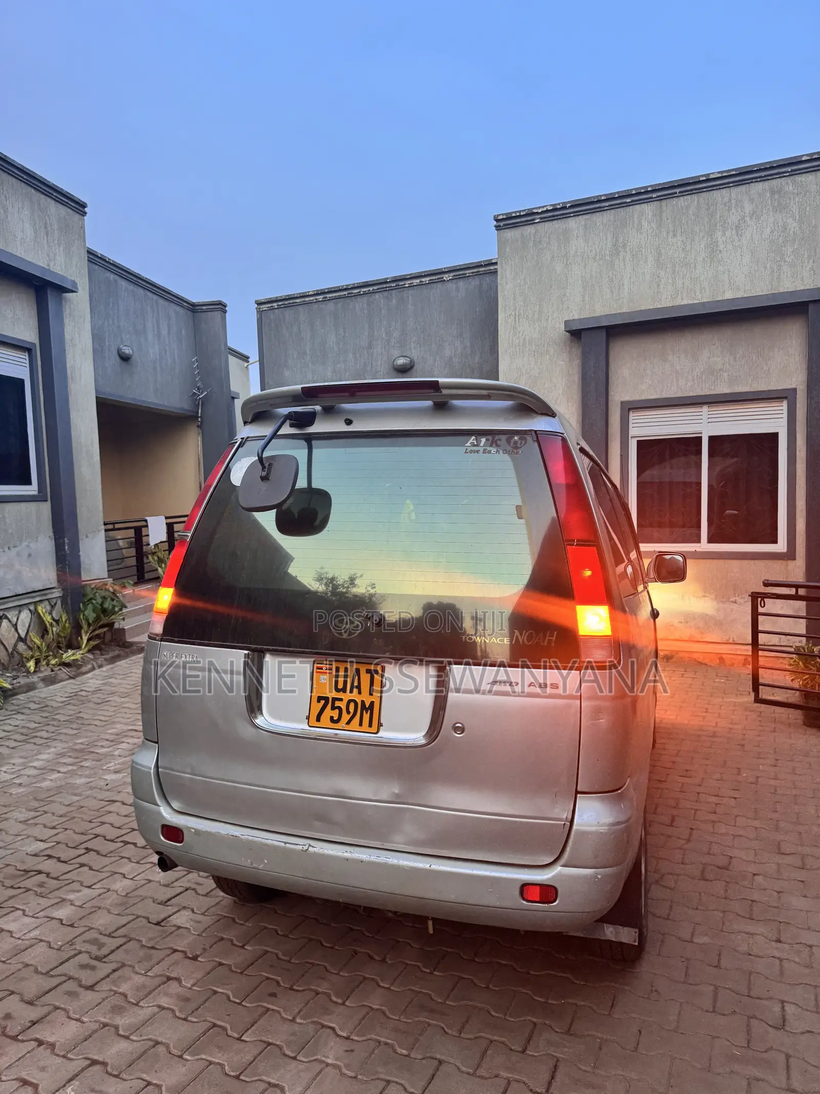 Toyota Noah 2.0 FWD (8 Seater) 2001 Silver