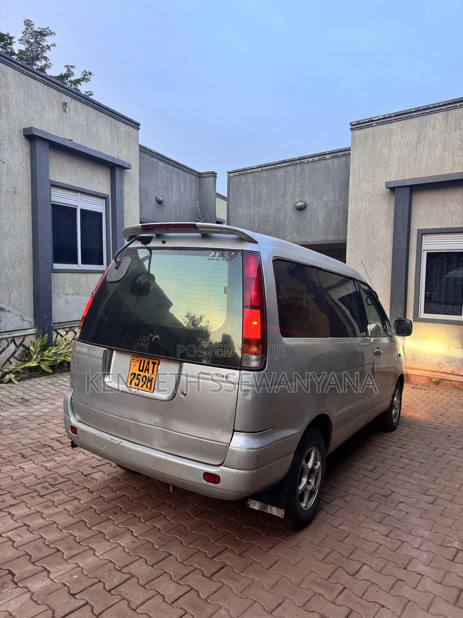 Toyota Noah 2.0 FWD (8 Seater) 2001 Silver
