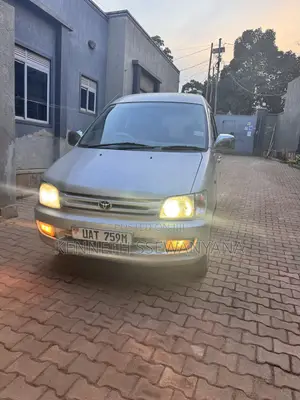 Toyota Noah 2.0 FWD (8 Seater) 2001 Silver