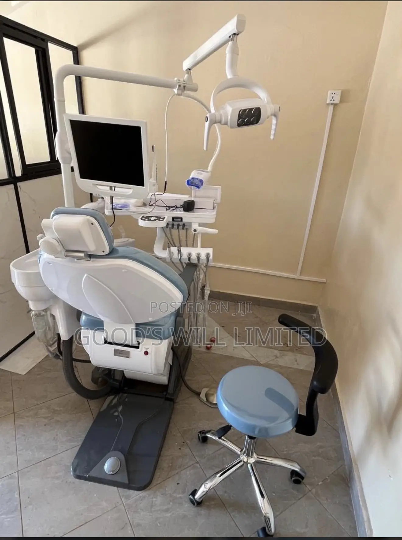 Fully Equipped Dental Chair