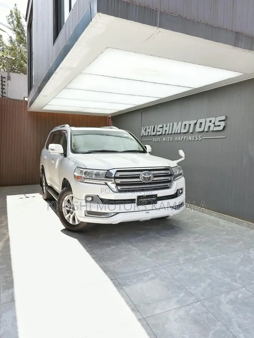 Toyota Land Cruiser 2017 White