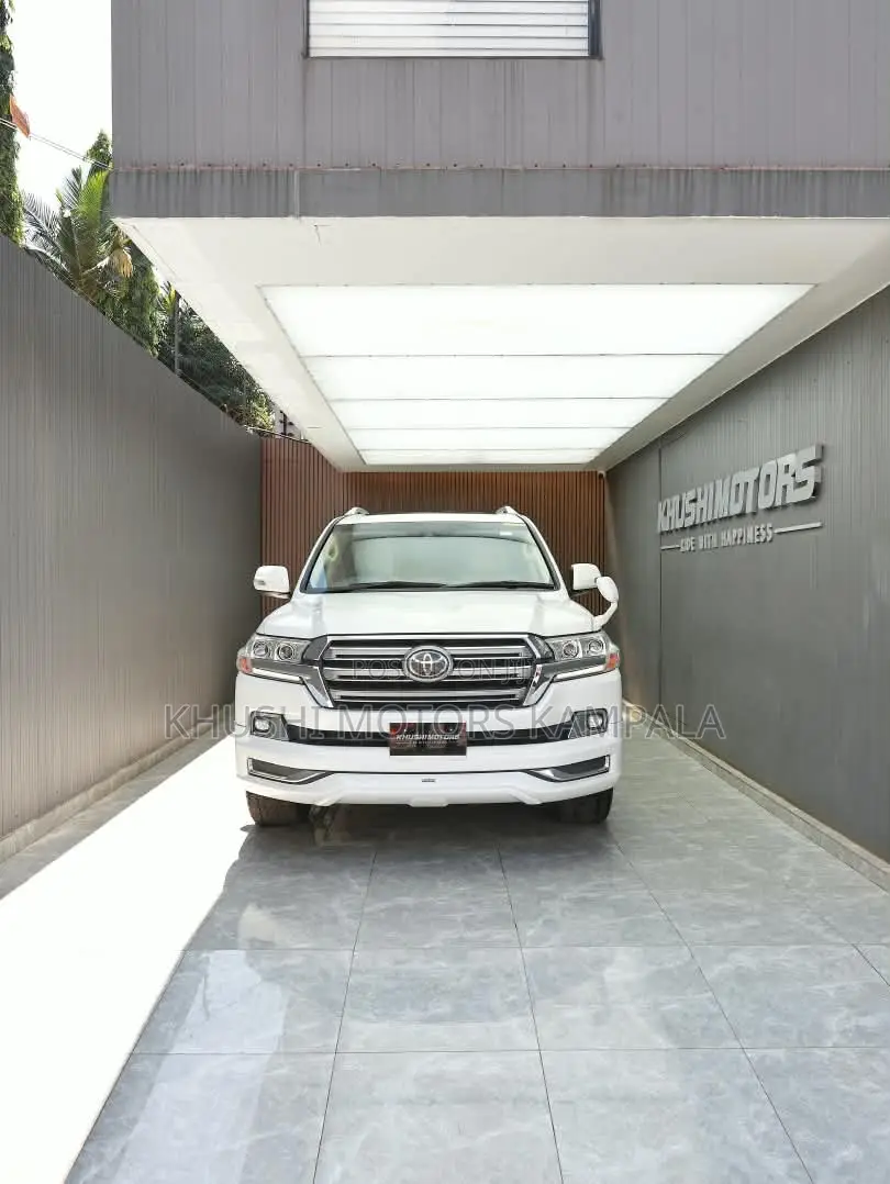 Toyota Land Cruiser 2017 White