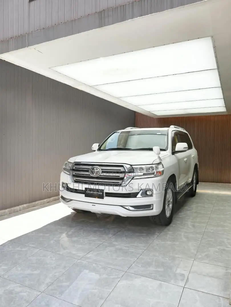 Toyota Land Cruiser 2017 White