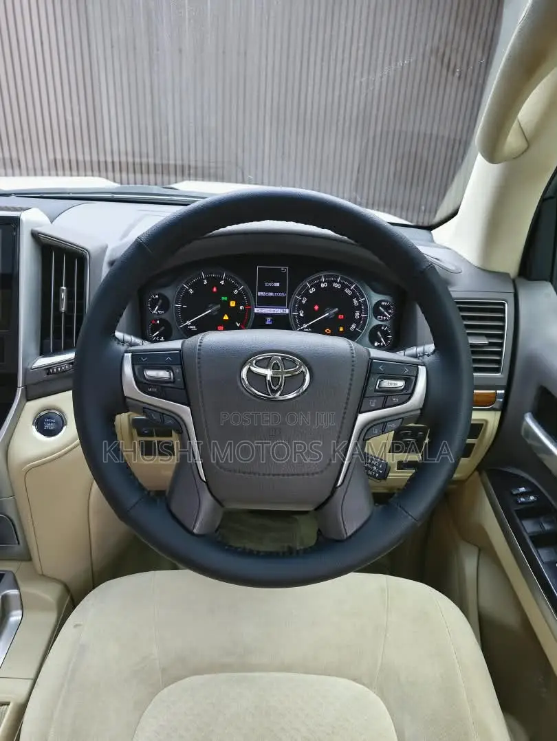 Toyota Land Cruiser 2017 White