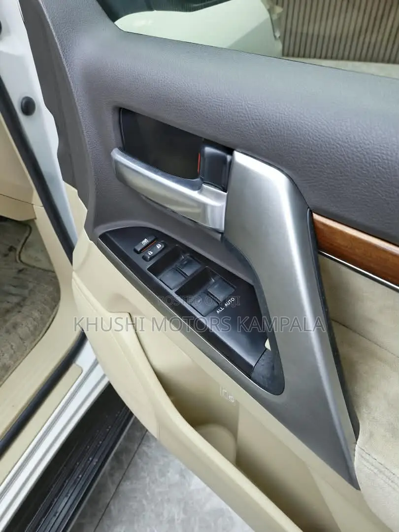 Toyota Land Cruiser 2017 White