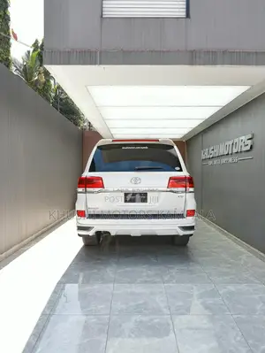 Toyota Land Cruiser 2017 White