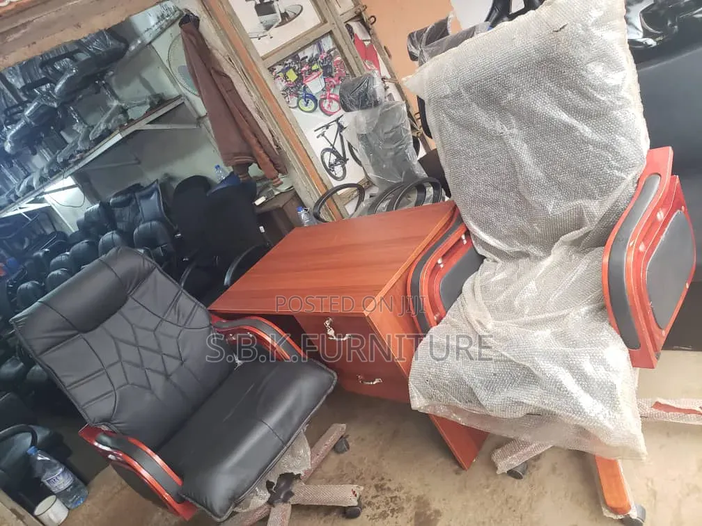 Executive Chair With Table