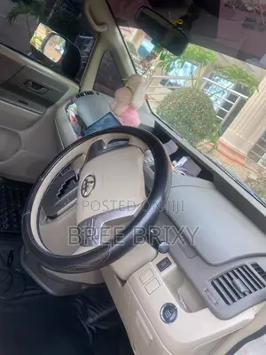 Toyota Noah 2012 White