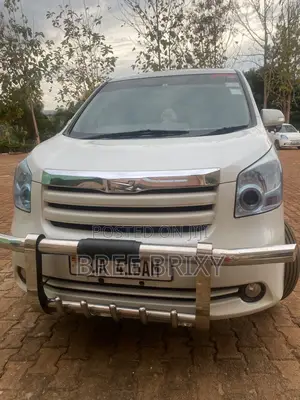 Toyota Noah 2012 White