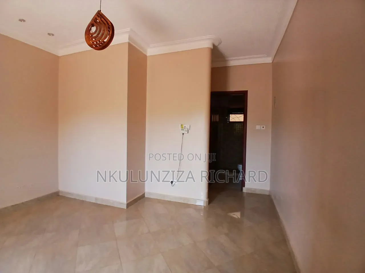 1bdrm Bungalow in Kira Mamerito Road for rent