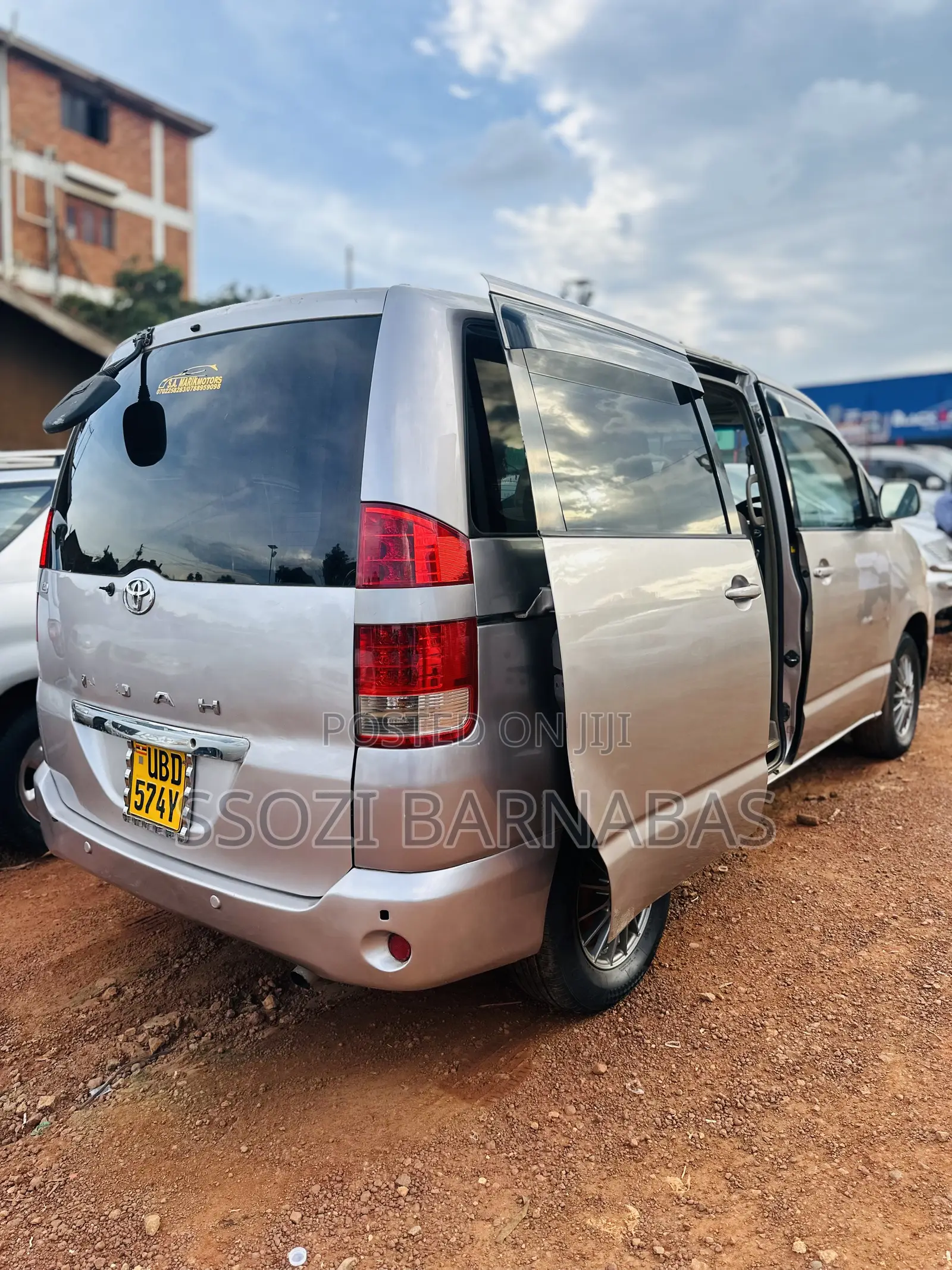Toyota Noah 2003