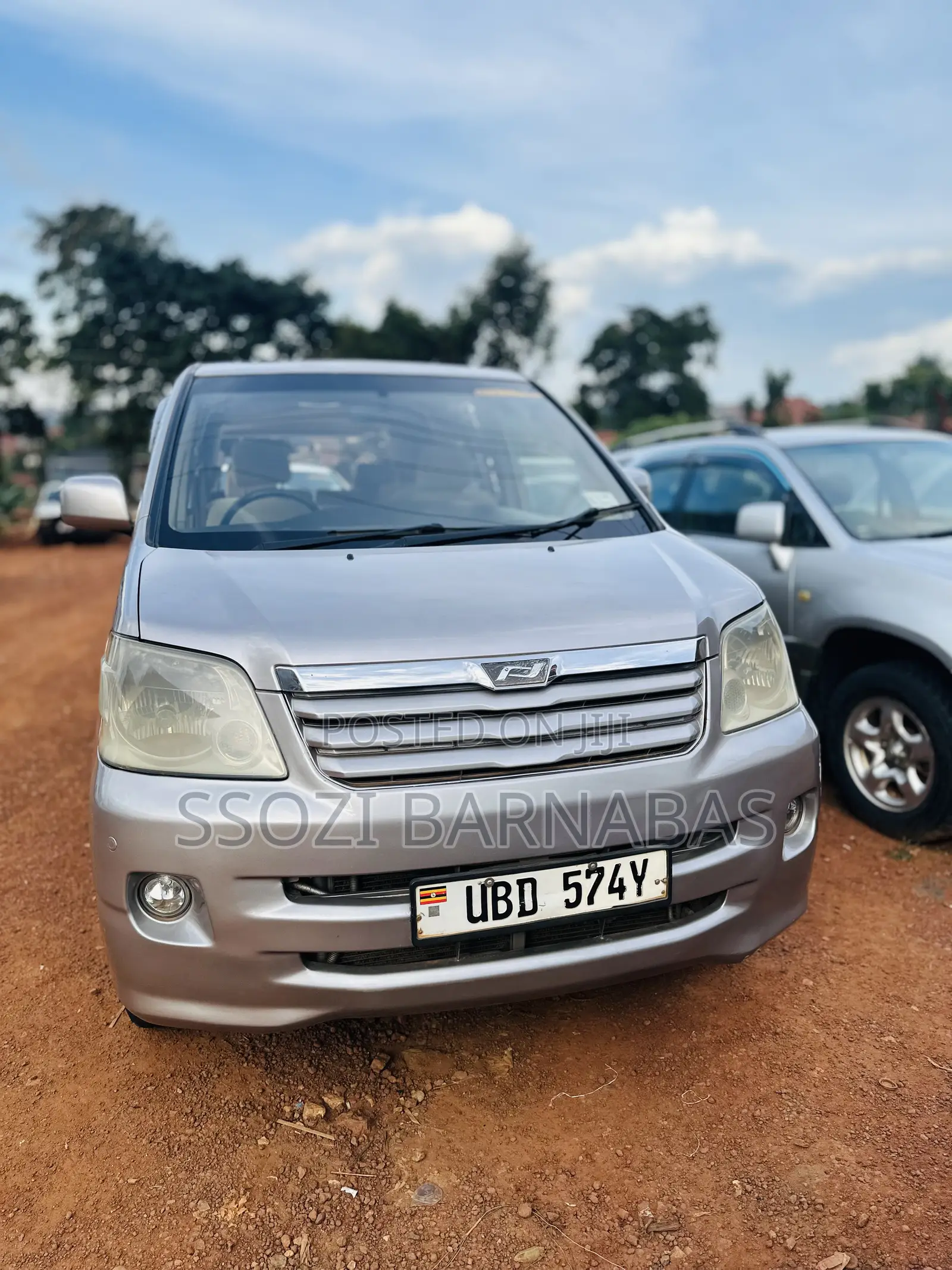 Toyota Noah 2003