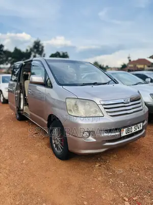 Toyota Noah 2003
