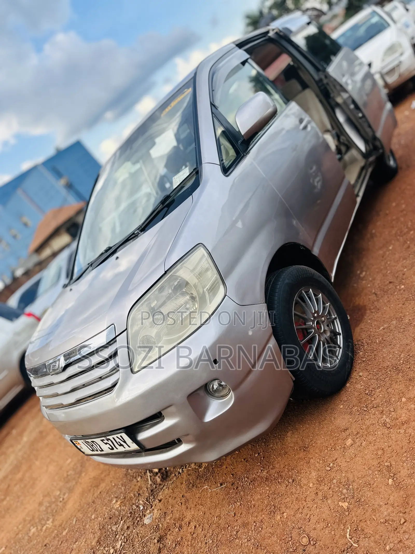 Toyota Noah 2003