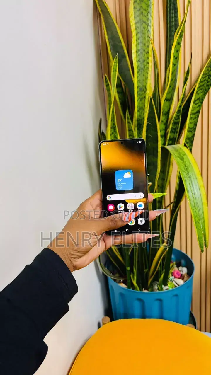 New Samsung Galaxy S22 5G 256 GB Black