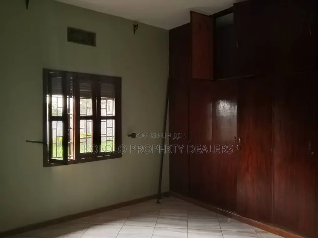 3bdrm Bungalow in Muyenga, Central Division for rent