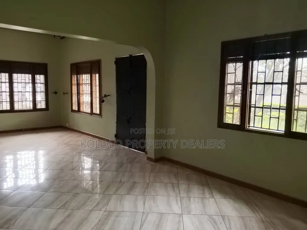 3bdrm Bungalow in Muyenga, Central Division for rent