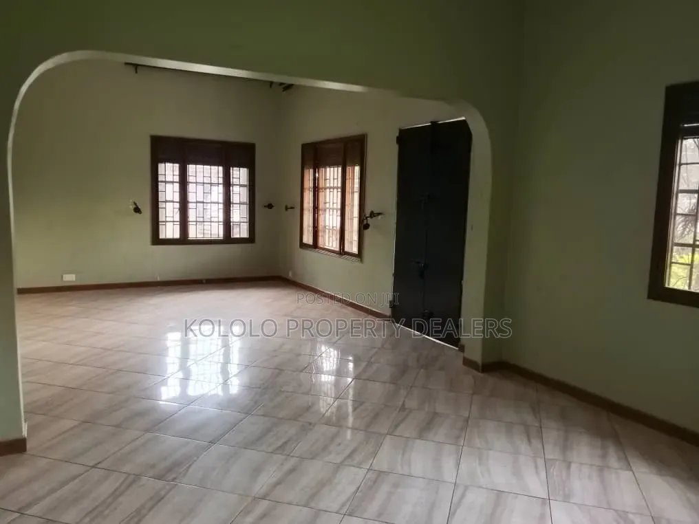 3bdrm Townhouse / Terrace in Muyenga, Central Division for rent