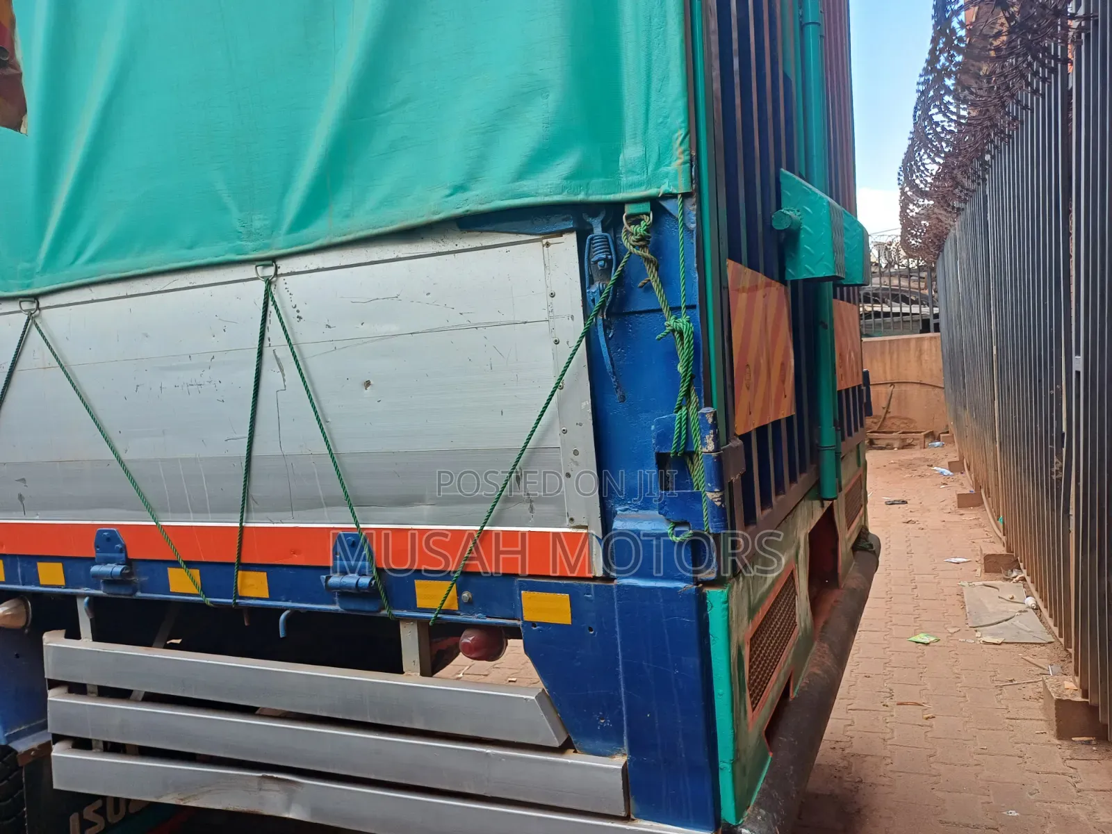 Isuzu Truck 1989 Blue