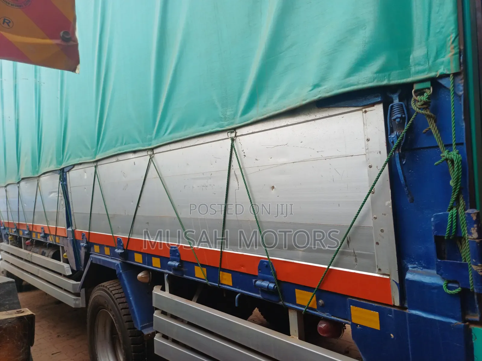 Isuzu Truck 1989 Blue