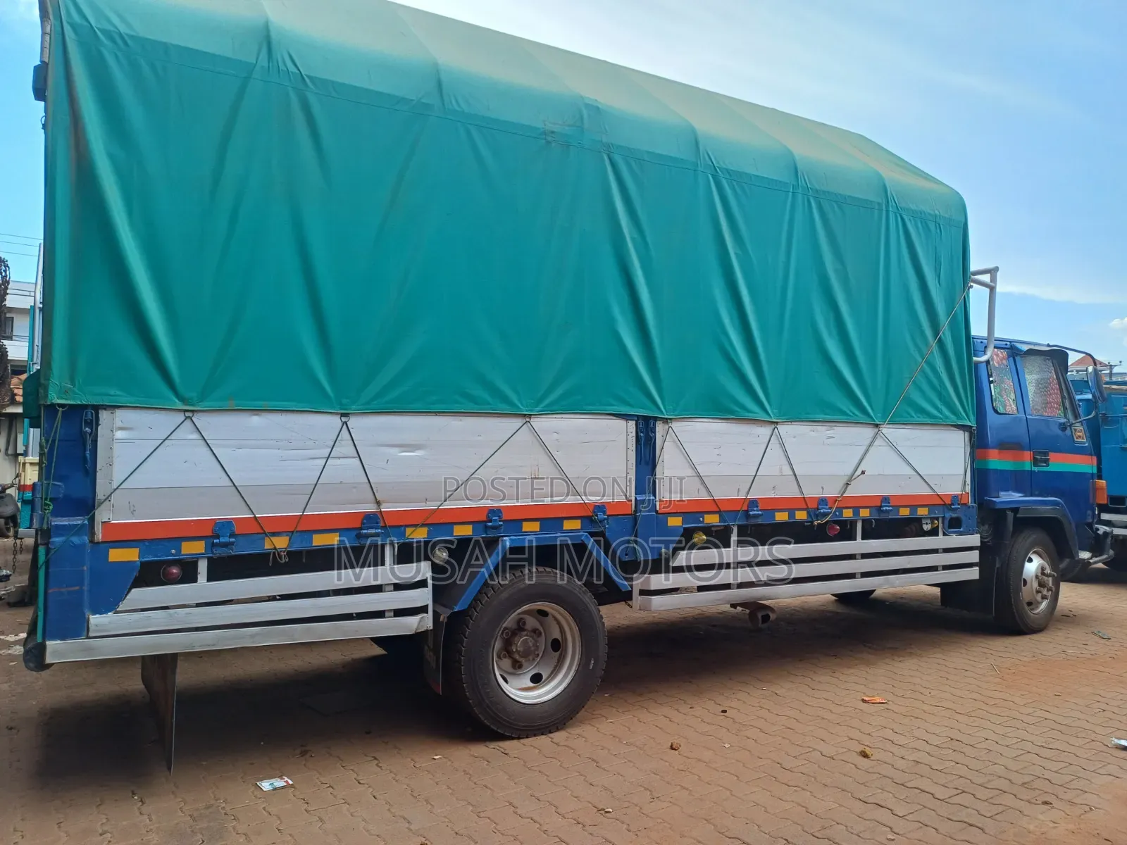 Isuzu Truck 1989 Blue