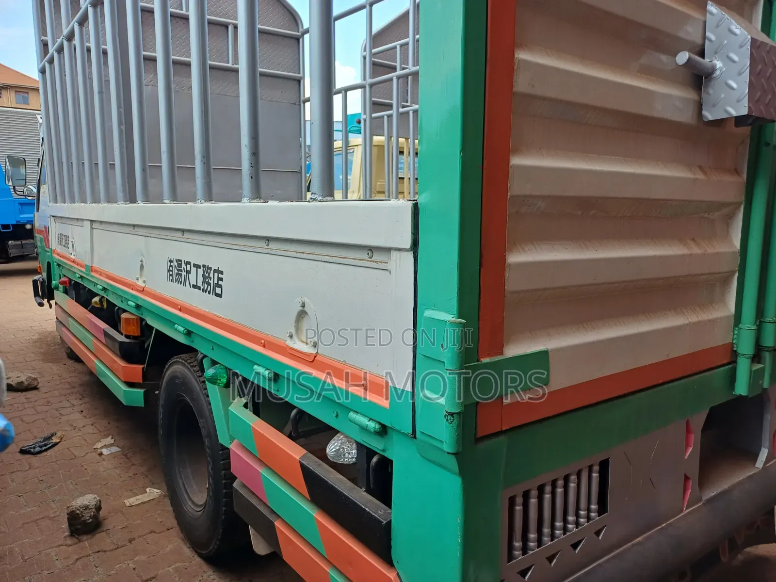 Mitsubishi Canter Truck 1996 White