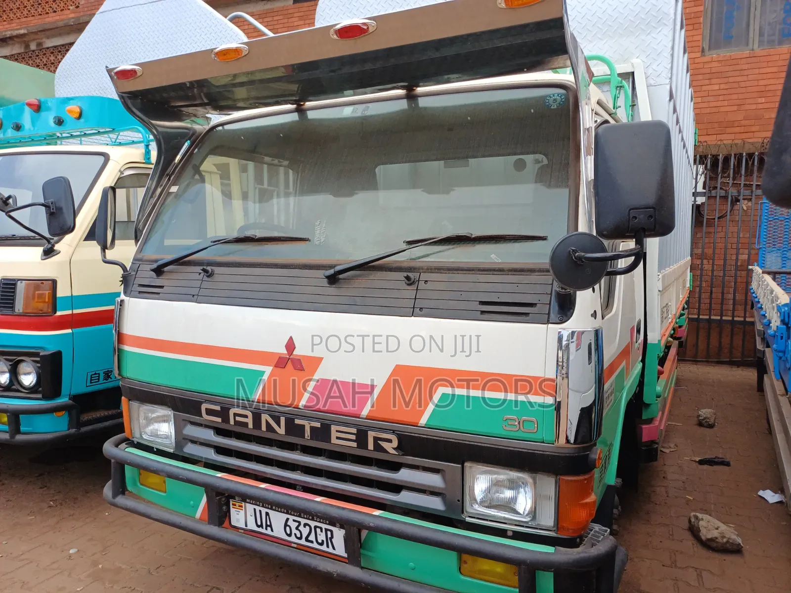 Mitsubishi Canter Truck 1996 White