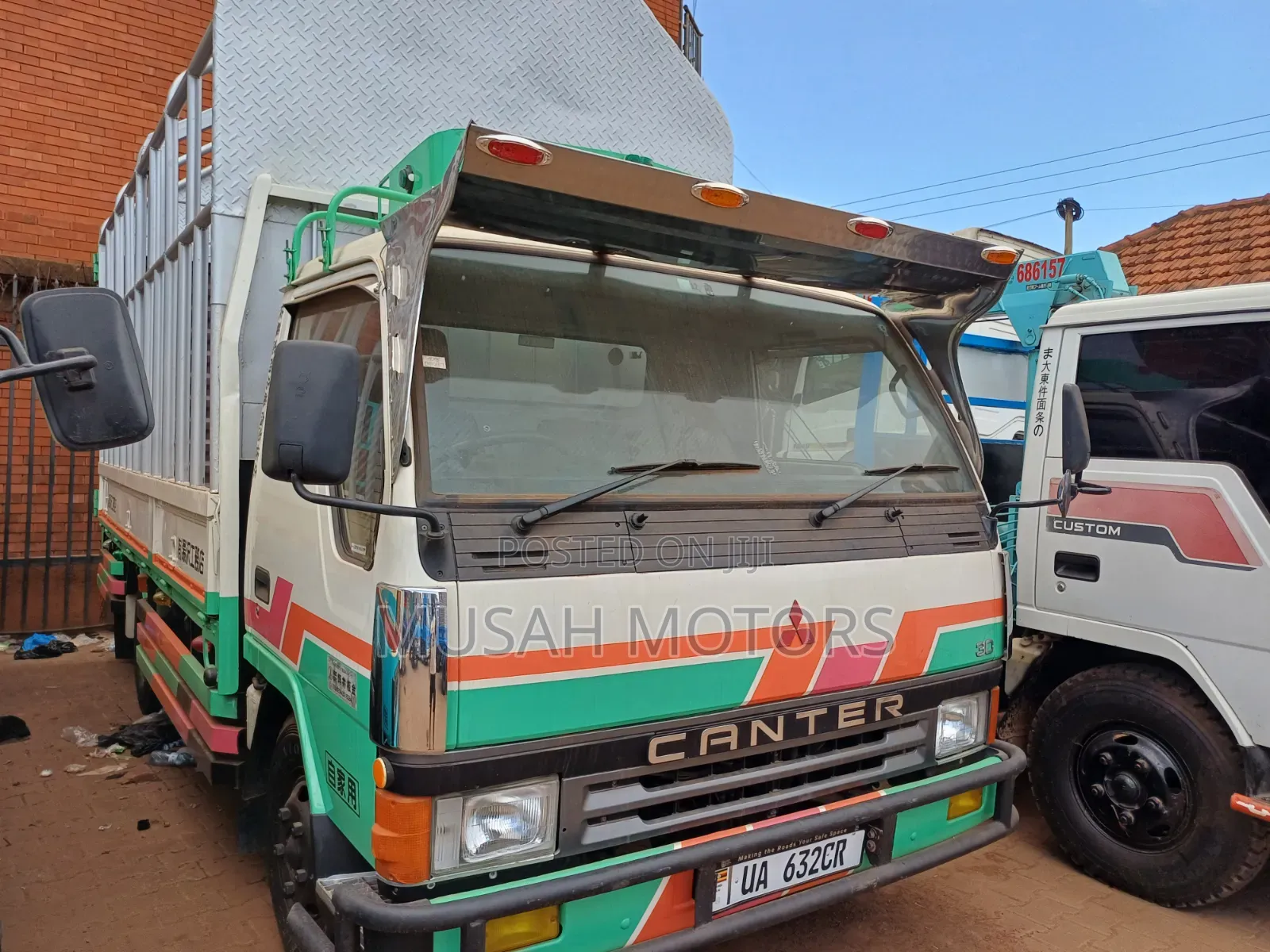 Mitsubishi Canter Truck 1996 White