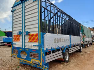Mitsubishi Fighter Truck 1991 White