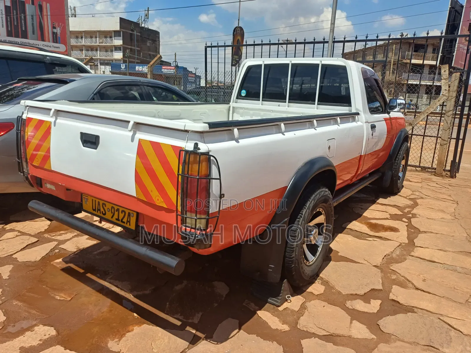 Nissan Hardbody 2010 White