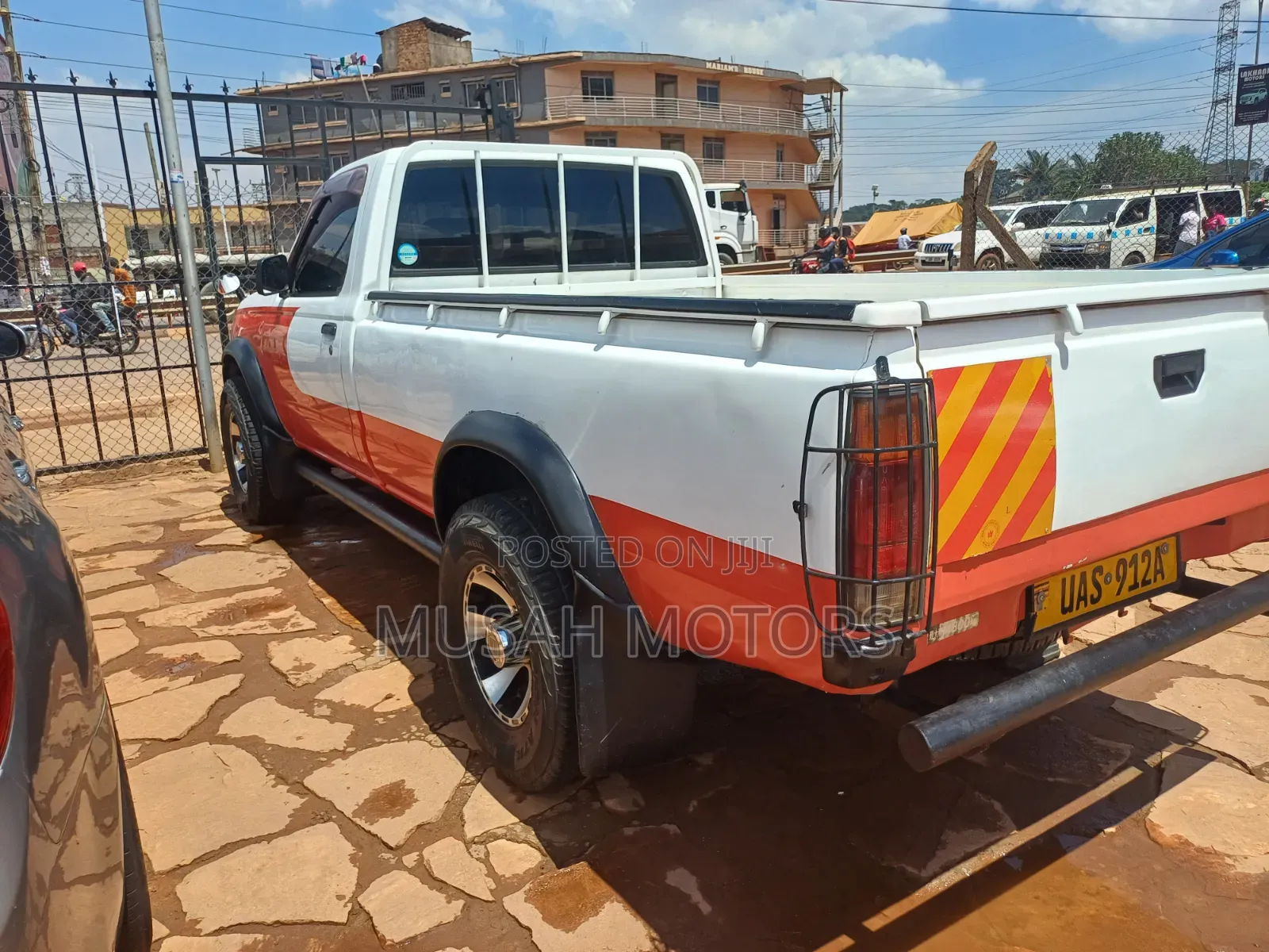 Nissan Hardbody 2010 White