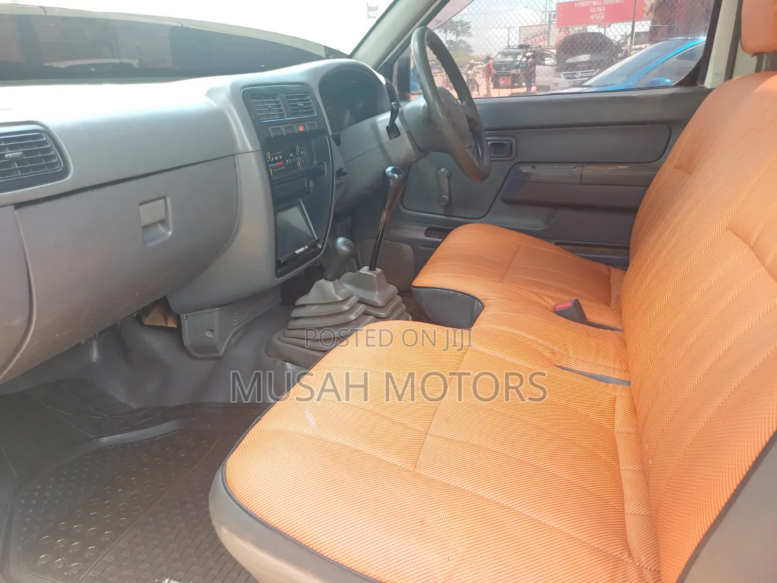 Nissan Hardbody 2010 White