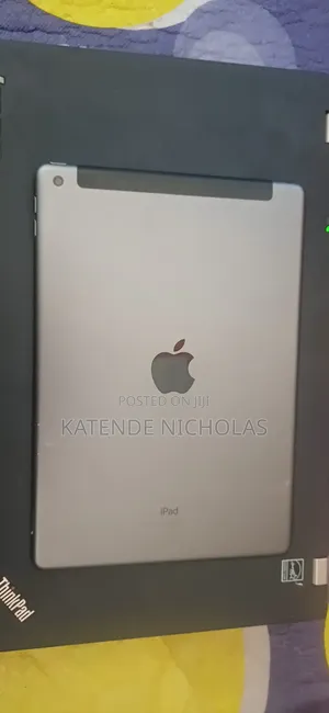 Apple iPad Air 64 GB Black